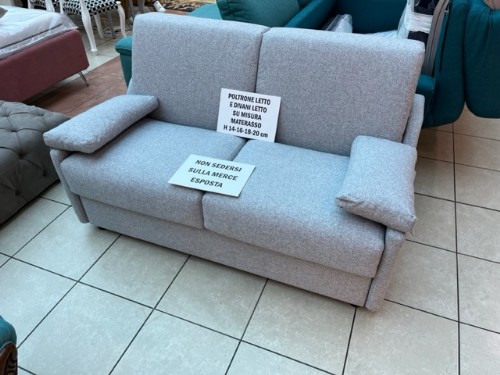 divano pronto letto braccioli stretti