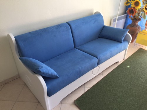Divano modello cuore legno