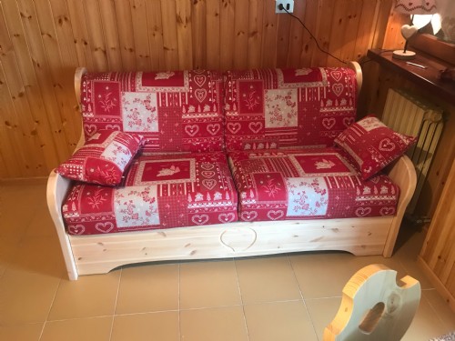 Divano modello cuore legno 5