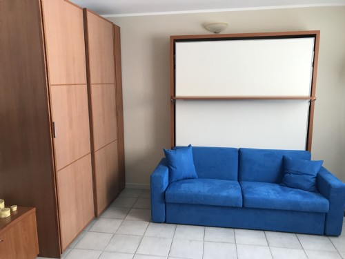 mobile letto matrimoniale con divano 