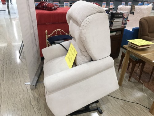 Poltrona relax due motori con alzapersona  2