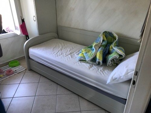 divano letto rustico in legno laccato a piacere con contenitore 3