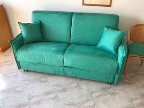 divano pronto letto braccioli stretti su misura moderno 5