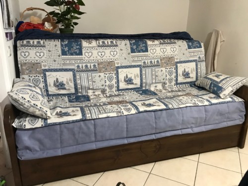 divano letto rustico in legno laccato a piacere con contenitore 4